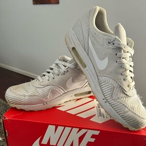 Nike Air Max 1 Monotones Vol 1 size 11.5 Geyser Grey dust 635786-009
